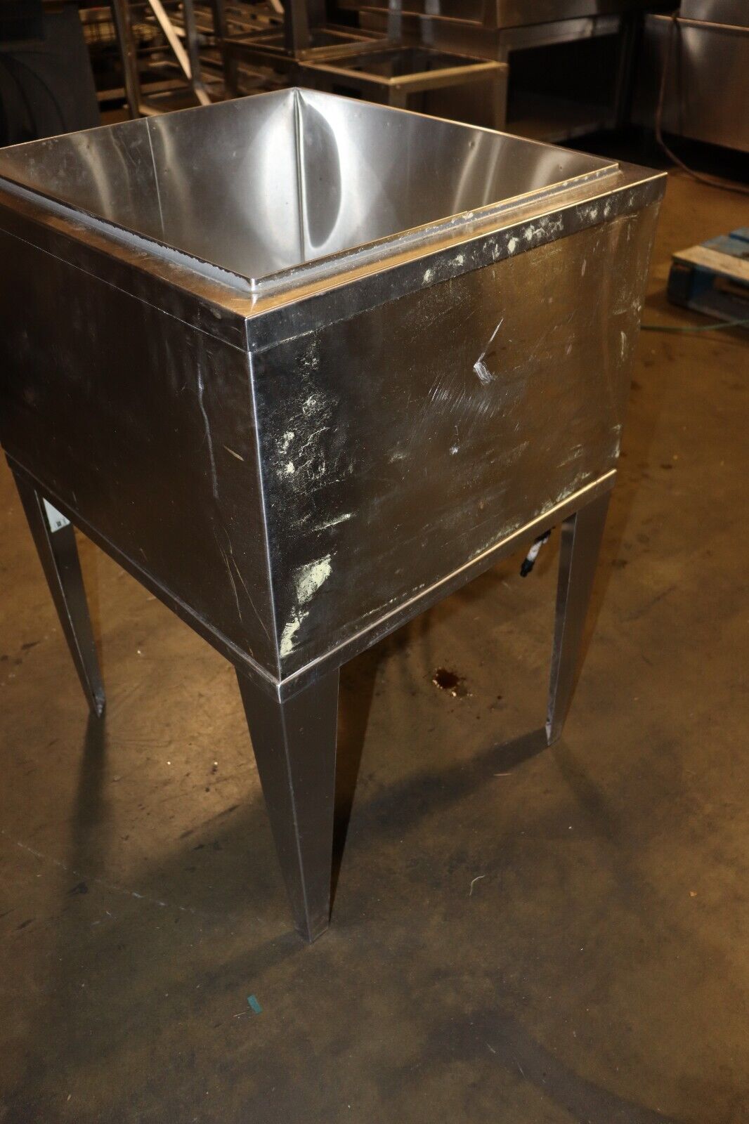 Ice Chest for Bar with Cold Plate and Stand for Bar, Missing Lid, 21x23