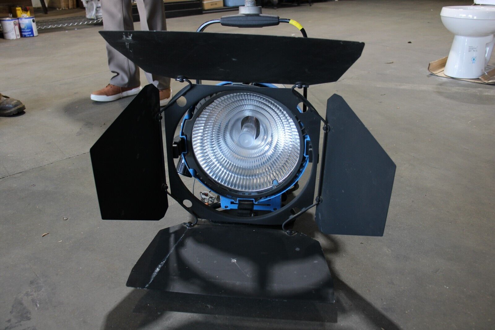 ARRI M18 HMI 1800W LAMPHEAD WITH 4 LEAF BARNDOOR (110/220 VAC) L1.37600.B