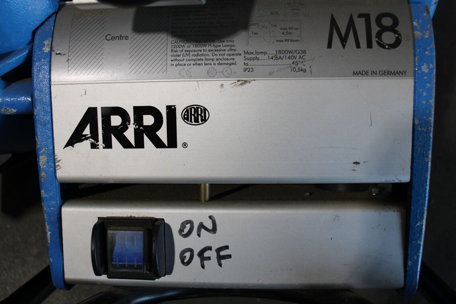 ARRI M18 HMI 1800W LAMPHEAD WITH 4 LEAF BARNDOOR (110/220 VAC) L1.37600.B