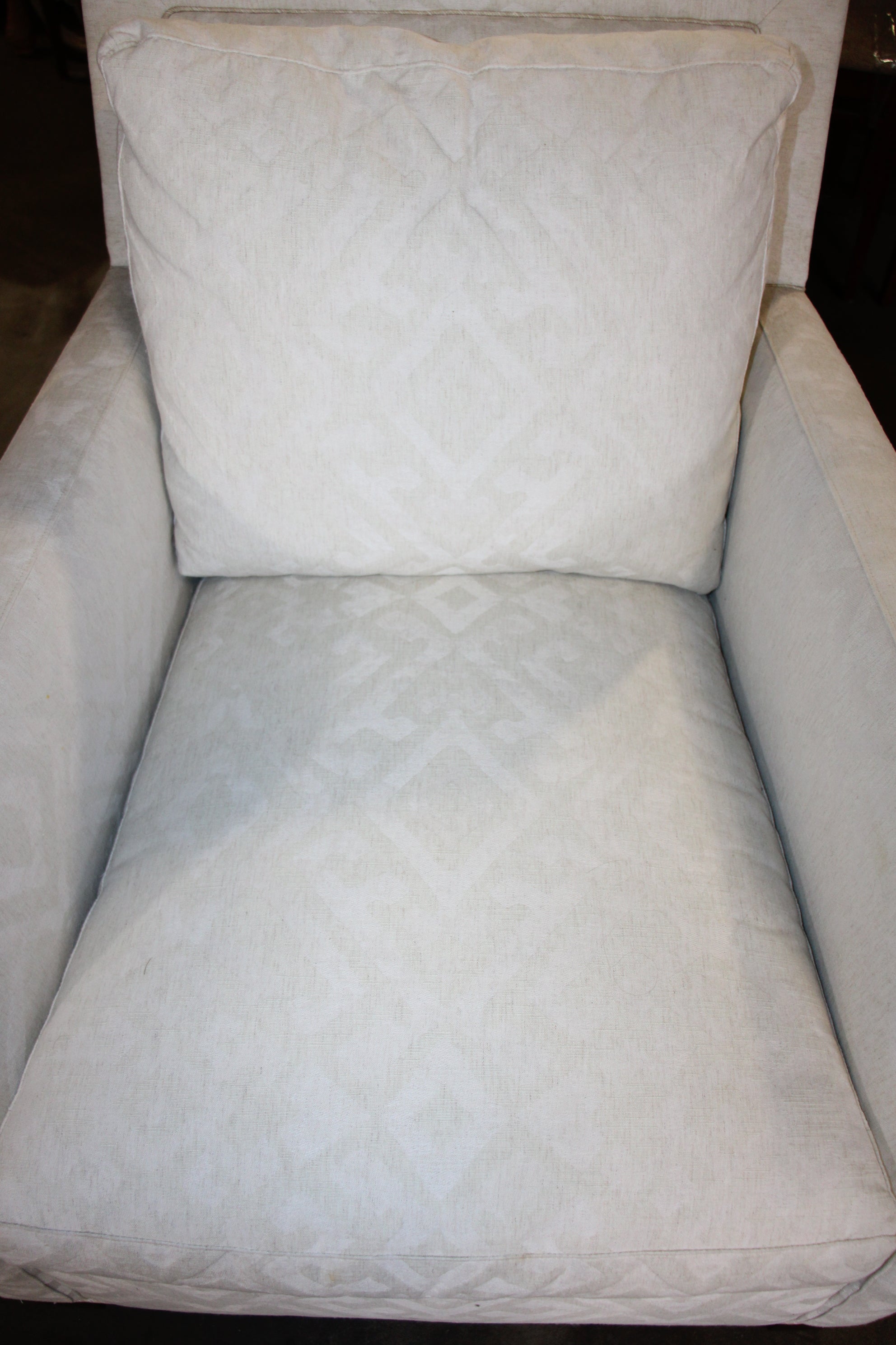 Pair of Lee Club / Accent Chairs w/ Off White Patterned  Fabric