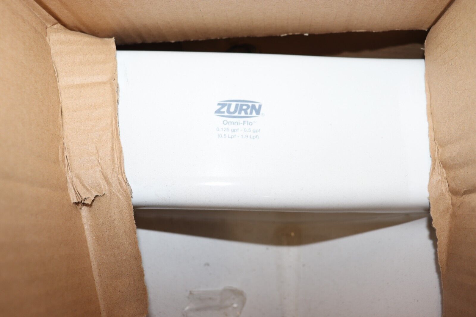 NEW Zurn Z5755-U Omni-Flo Top Spud Urinal Accommodates 0.125-1.0 GPF Flow Rates,